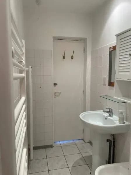 salle de bain privative de la chambre