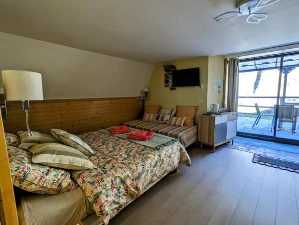 Chambre Été entrée jardin, et terrasse privée