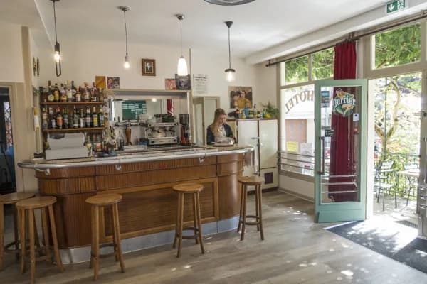 Le Bar