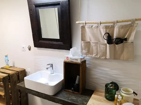 Nécessaires de salle de bain ( Sèche cheveux ,etc...)