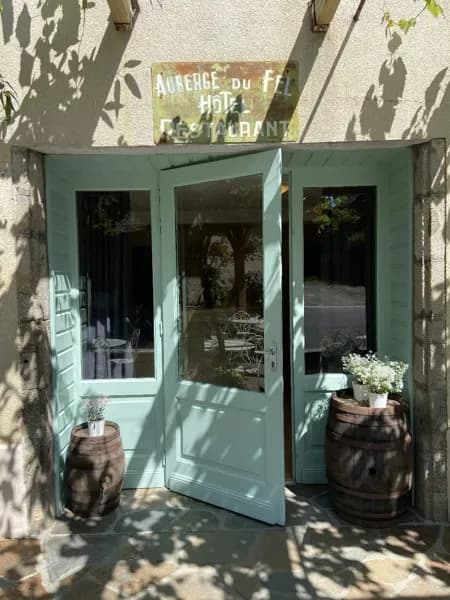Entrée de l'Auberge du Fel
