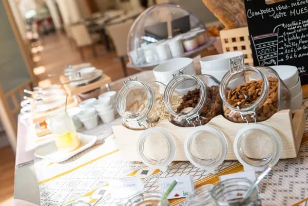 PETIT DEJEUNER HOTEL DE LA MUSE ET DU ROZIER
