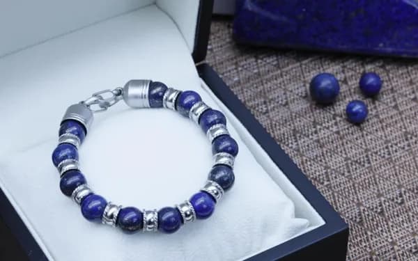 Bracelet en lapis lazuli naturel entretoise ciselé et fermoir acier chirurgical