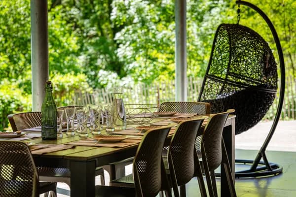 Terrasse couverte vue rivière