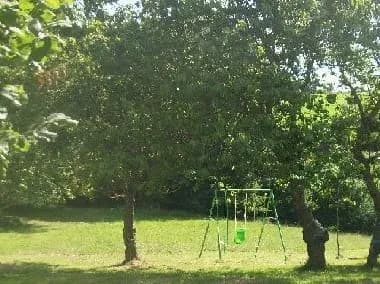 Le jardin et jbalançoire