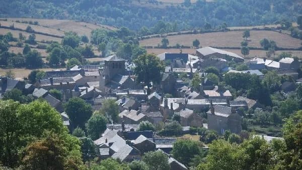 Chambres d'Hôtes Entre Dolmens et Fontaines-11©H-THERY-Causses-Aubrac.jpeg