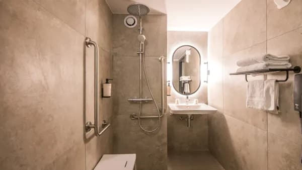 Salle de bain PMR