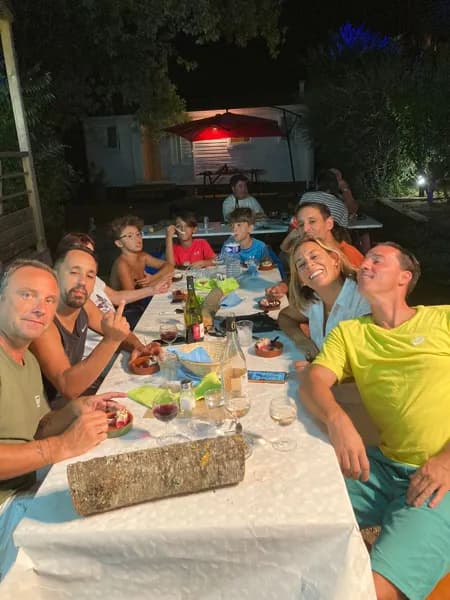 Pour se retrouver entre amis ou en famille, quoi de mieux que l’esprit guinguette ?