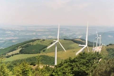 1er Parc éolien de Midi-Pyrénées construit en l'an 2000