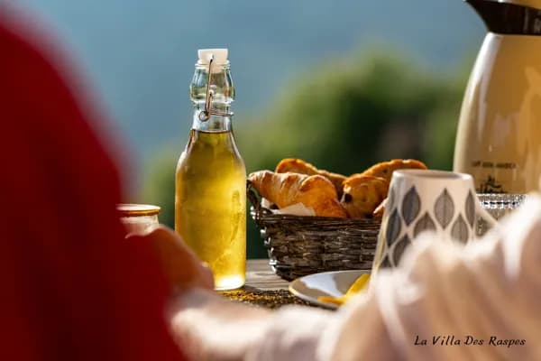 En Option
Les petits déjeuners servi en chambre ou en terrasse