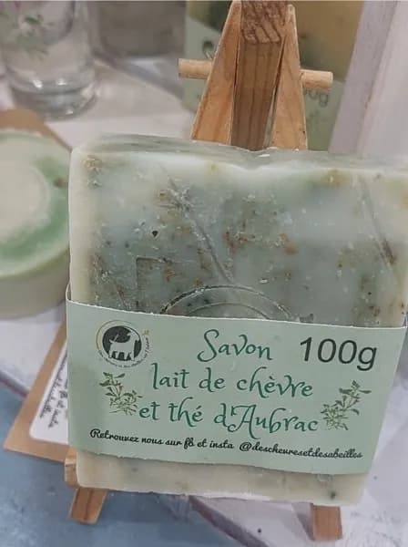 Des chèvres et des abeilles sur l'Aubrac
