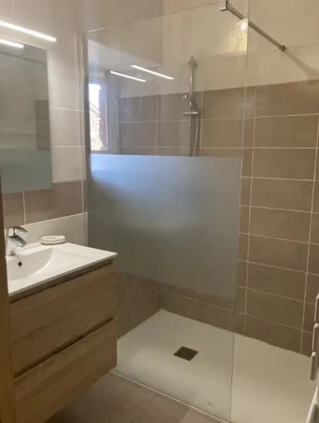 Salle d'eau, douche à l'italienne