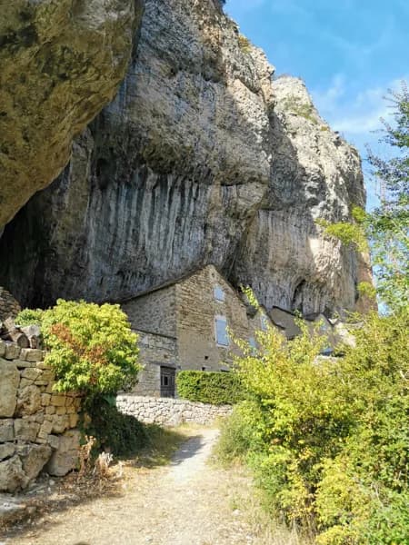 Randonnée du point sublime dans les gorges du Tarn
(Compter 45min-1h en voiture pour se rendre au départ de la randonnée - Celle-ci grimpe beaucoup, il faut être à l'aise mais en vaut le détour, retour en boucle en passant par un petit village troglodyte - Si vous souhaitez la faire, n'hésitez pas à me demander des infos, ça sera avec plaisir)