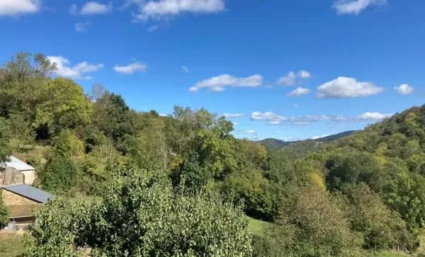 Hameau niché dans un cadre de verdure