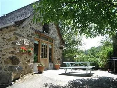 Entrée et terrasse