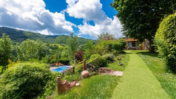 la piscine et la vallée