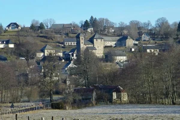 Eglise et croix d'Orlhaguet