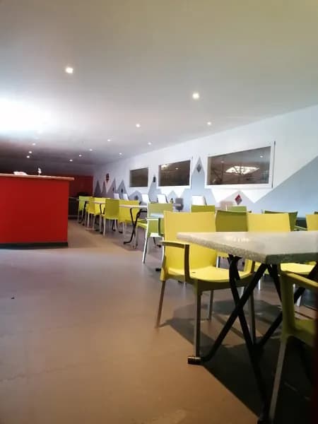 Le Cinq Foot Salle