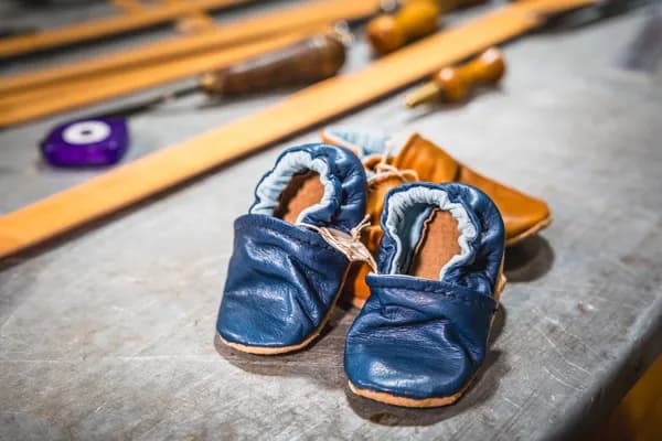 Petits chaussons nourrissons - L'Atelier du Cuir Ste-Eulalie de Cernon