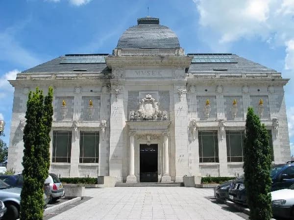 FACADE DU MUSÉE DENYS PUECH (RODEZ)