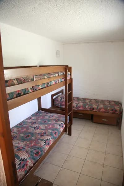 Chambre : trois lits simples