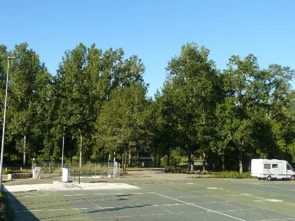 AIRE DE CAMPING CAR MUNICIPALE