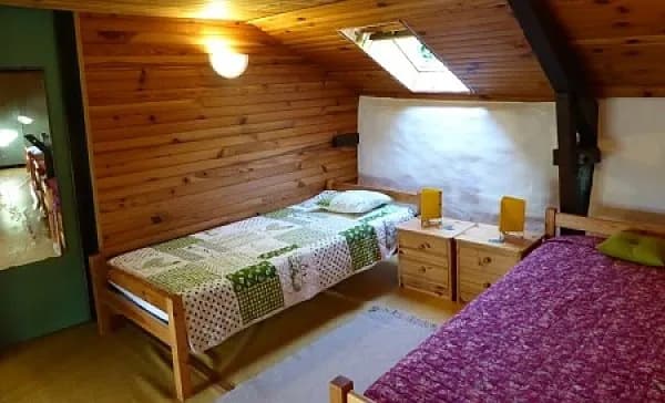 Chambre 4/5 personnes Les Coprins Chevelus avec wc, coin bureau, armoire, commode