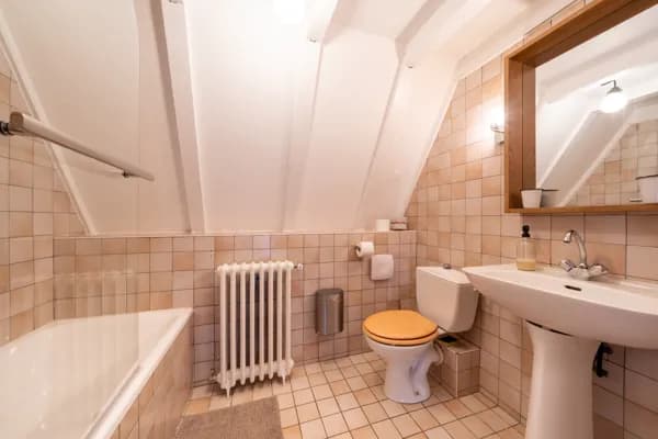 Salle d'eau avec bain/douche au 2ème étage