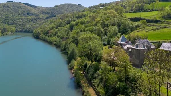 Le château vu de loin