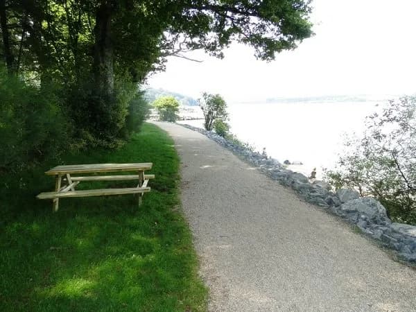 Sentier reliant les 2 plages des Vernhes