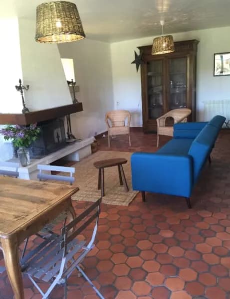 Salon et salle à manger ouvert sur la cuisine