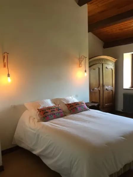 Chambre double lit 140 au 2e étage avec vue sur la rivière Dourdou