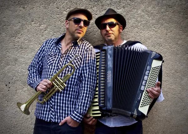 Labyrinthe musical en Rouergue - Electroguinguette : Les Frangins