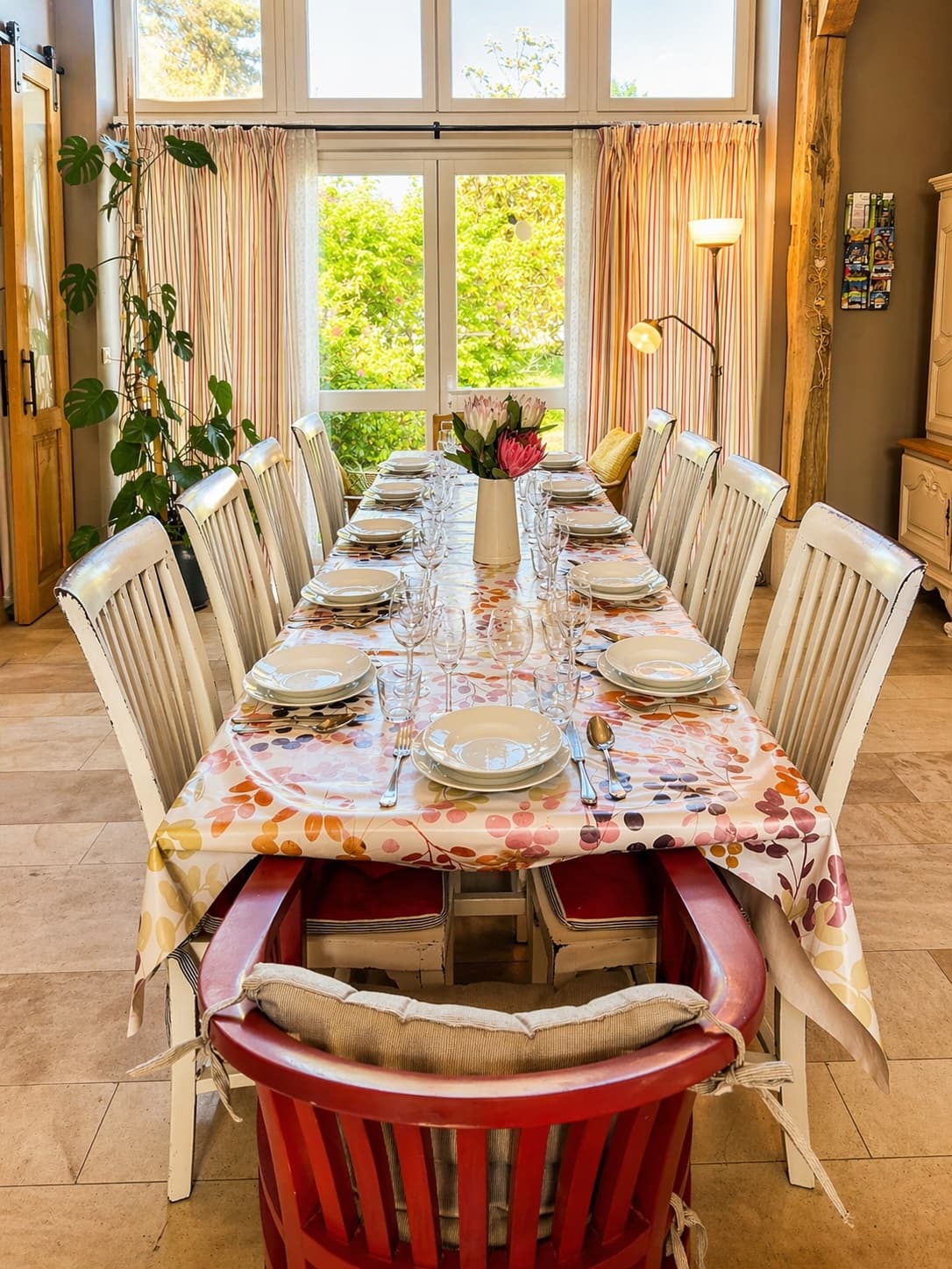 4 - Vue de la table de salle à manger.jpg
