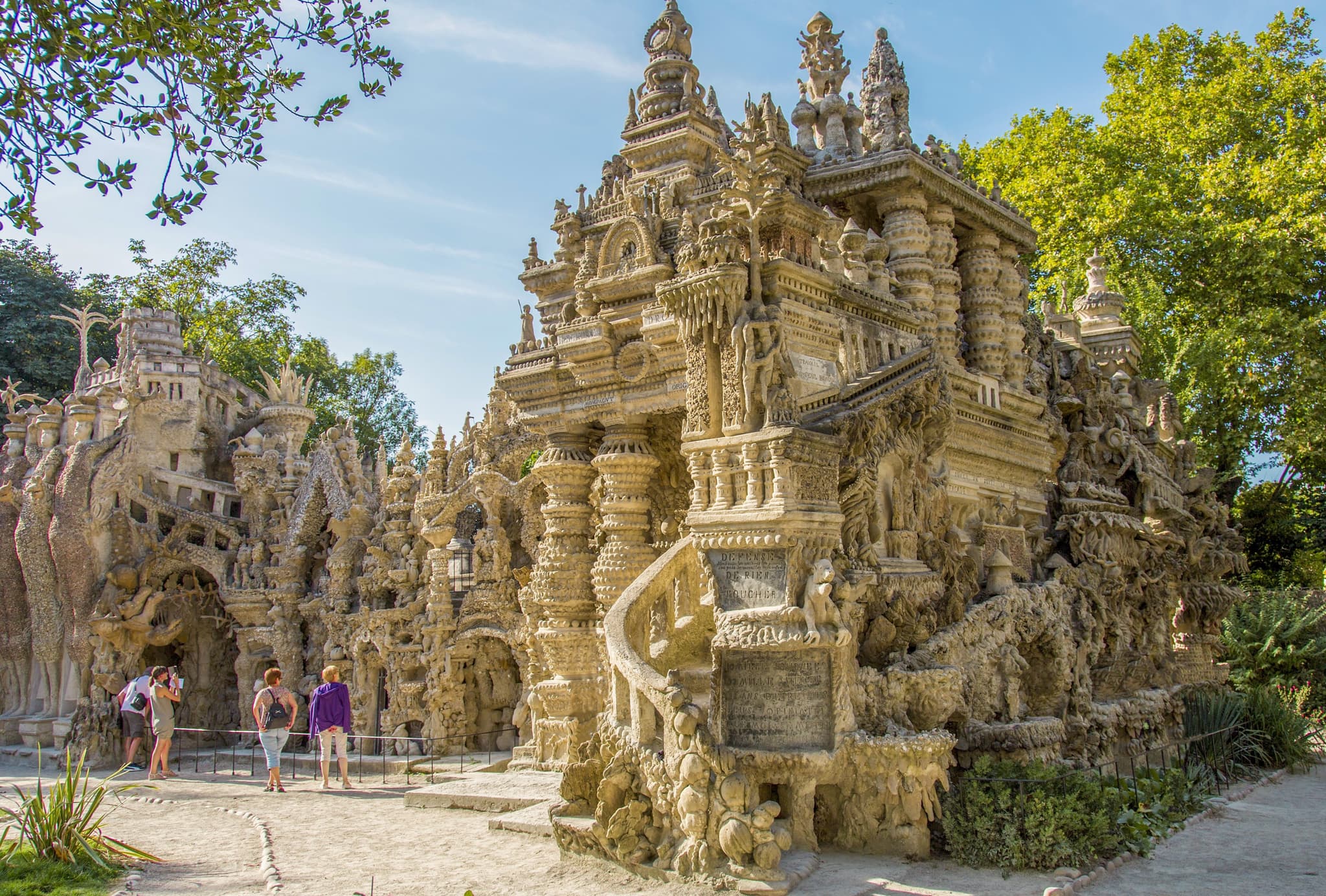 Palais idéal du facteur Cheval.jpg