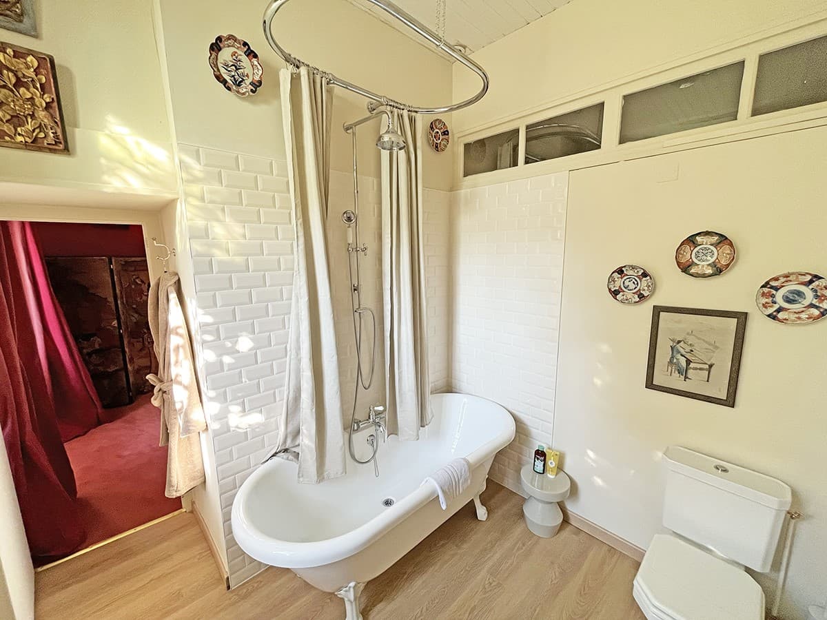 vauvillle-chateau-de-vauville-salle-de-bains-voyageur-8