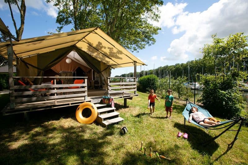 14-carentan-les-marais-camping-flower-le-haut-dick