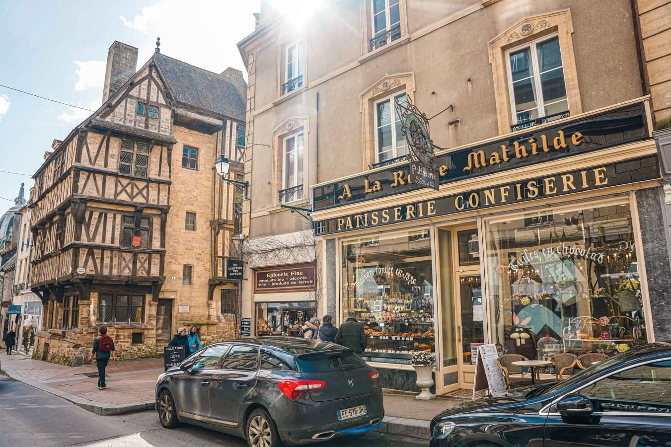 A LA REINE MATHILDE - PARLONS MIAM