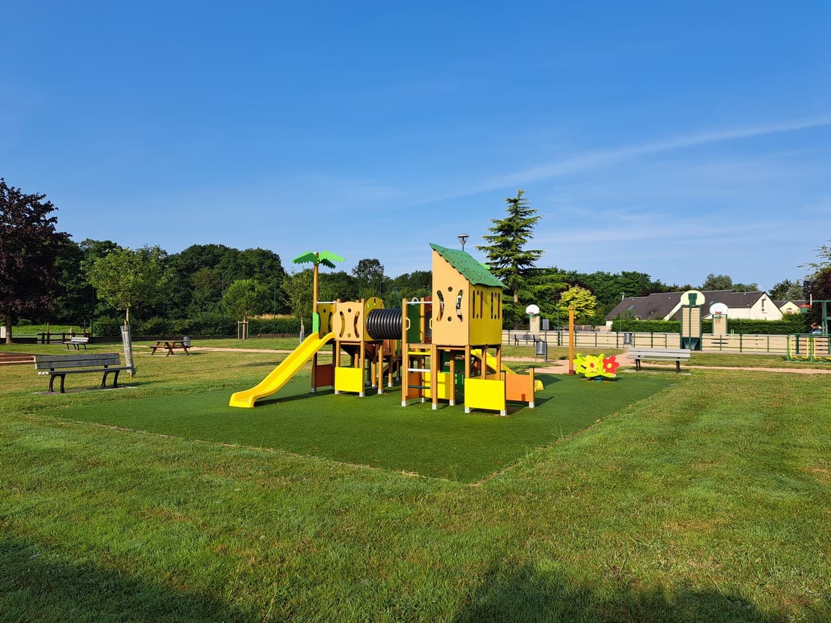 Aire de jeux pour enfants La Vespiere-Friardel