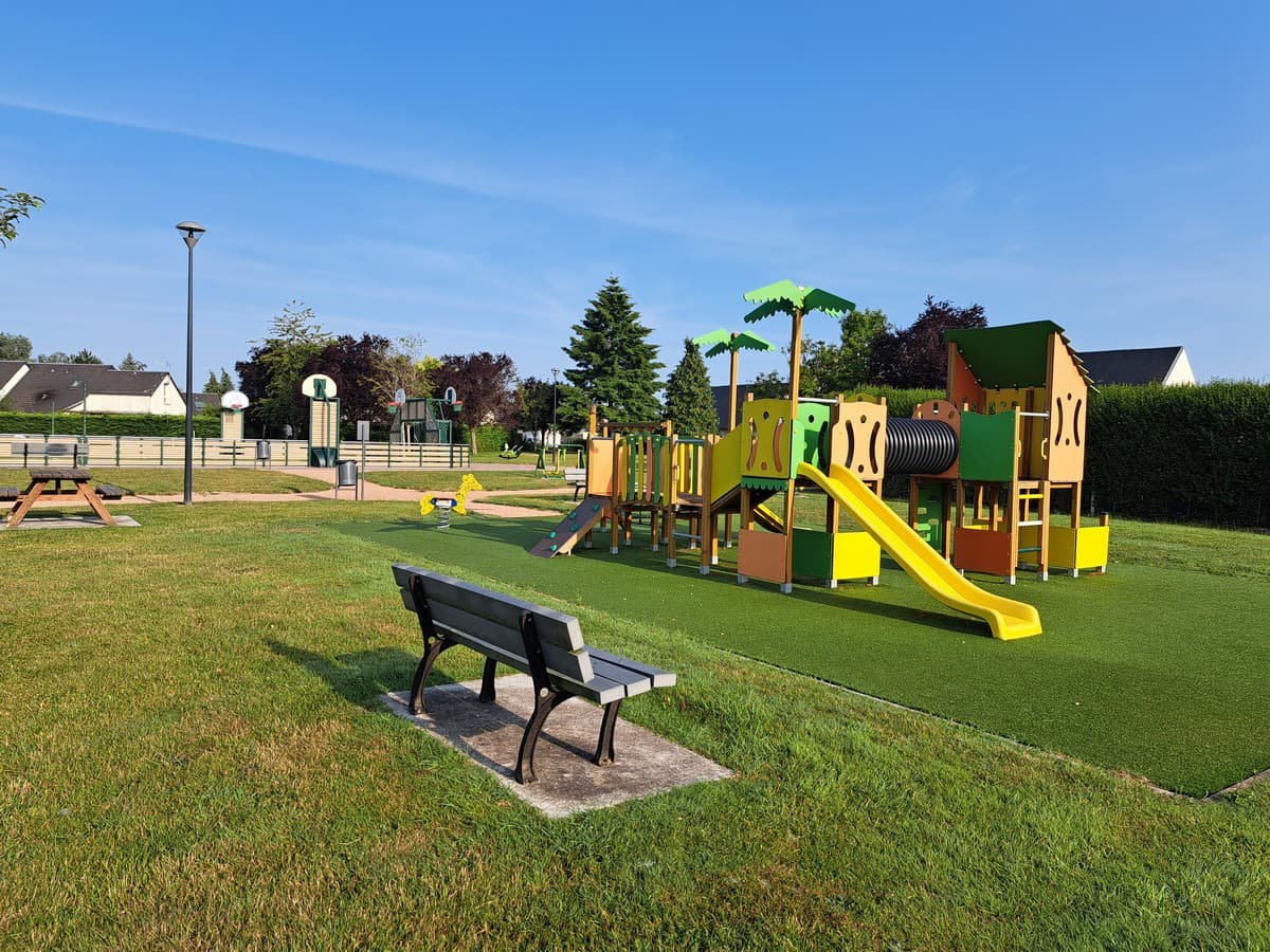 Aire de jeux pour enfants La Vespiere-Friardel