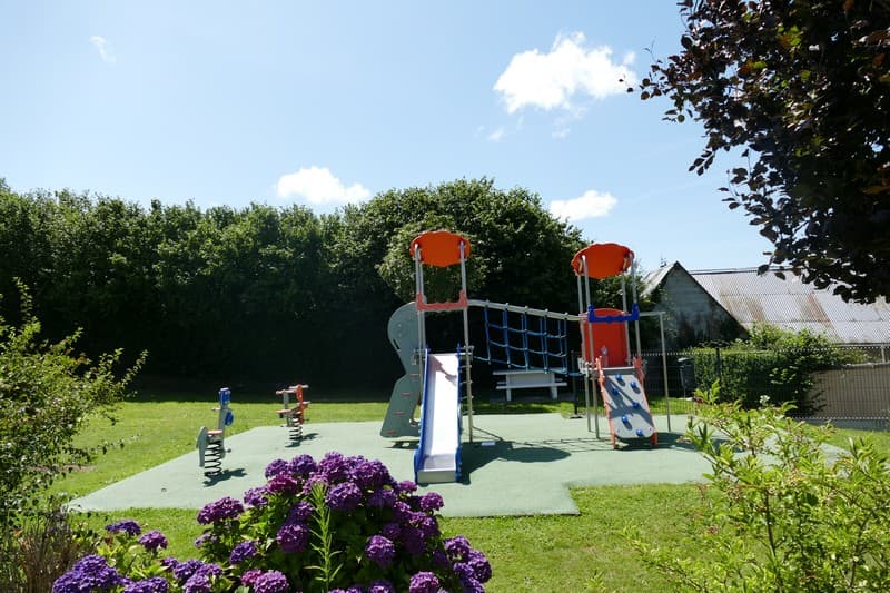 Aire de jeux ver salle des fetes (1)