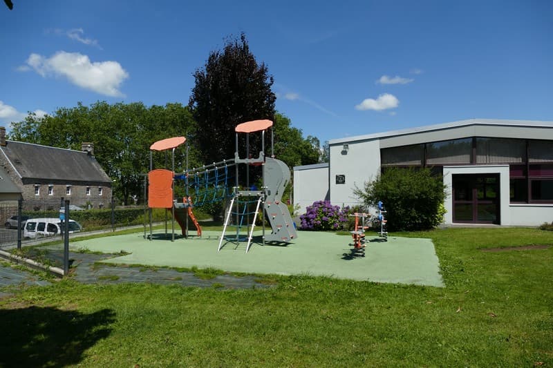 Aire de jeux ver salle des fetes (2)