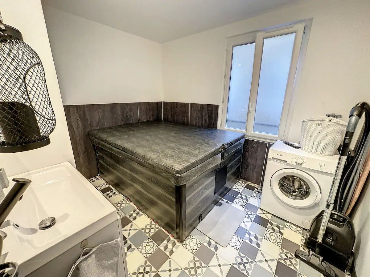Avranches-goutté-legros-appartement-jacuzzi-intérieur-8