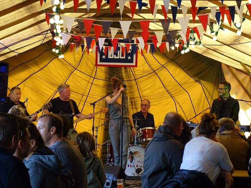 CONCERT MARY AND THE BUGS CAMPING PARADIS