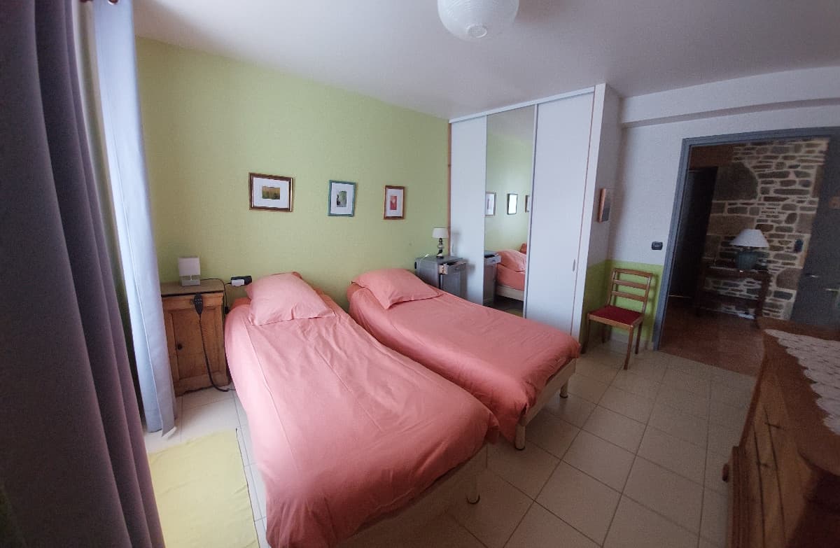 Chambre côté cour - Lit modulable 2x80 ou 160
