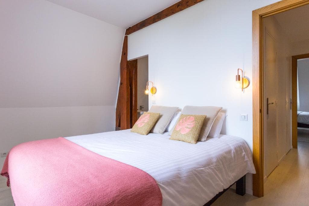 Chambre double de l'appartement Panoramique avec sa douche privative