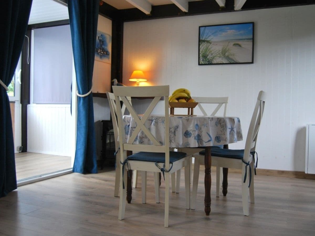 Coin-repas_Les-Goelands_Merville-Franceville-Plage