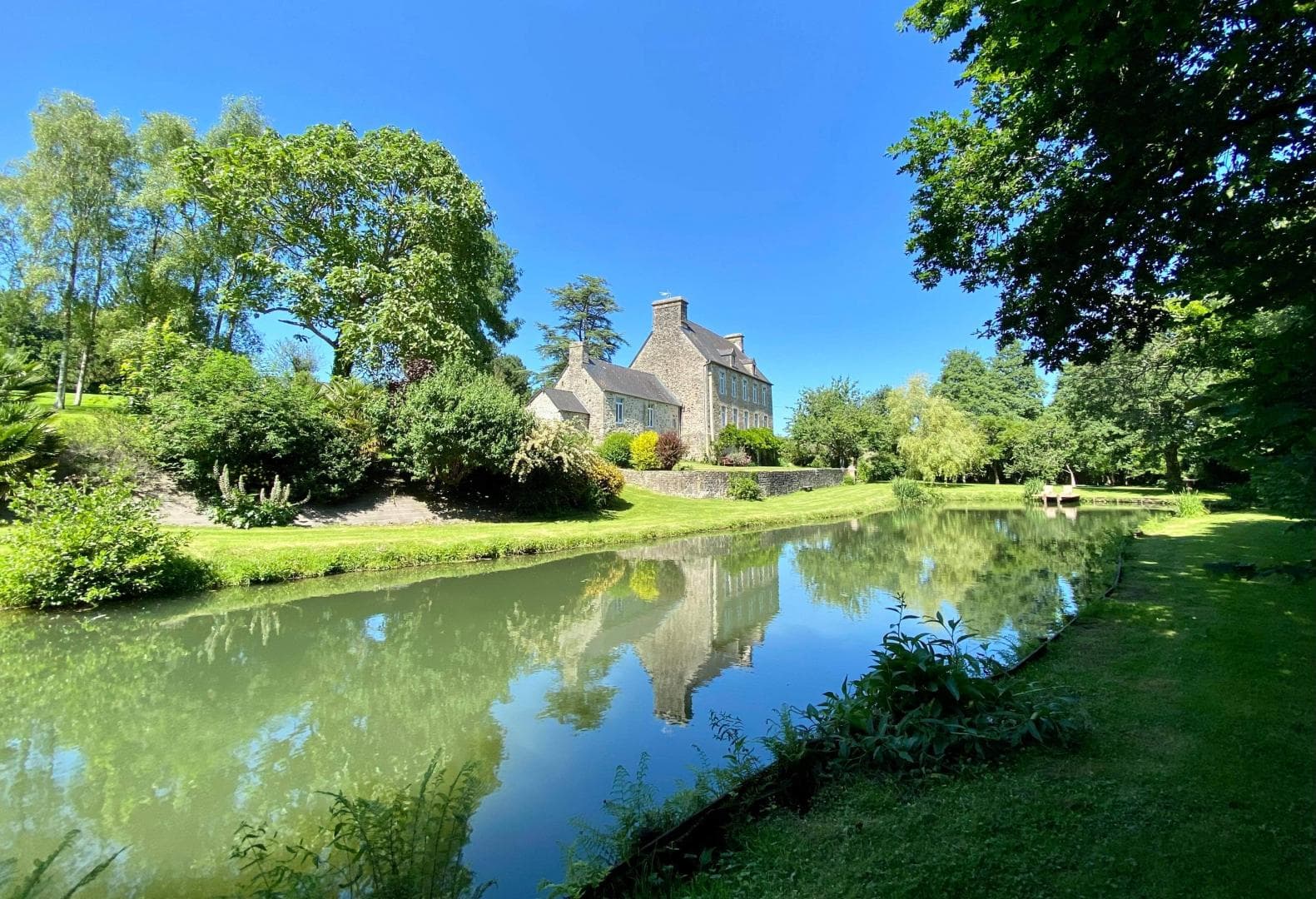 Le Presbytère au bord de l'Etang