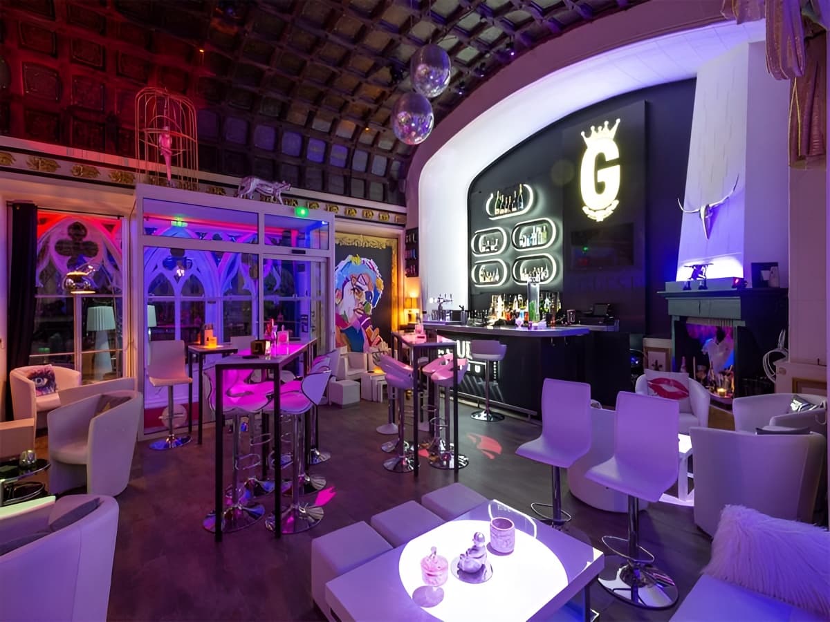 Guest-Lisieux-salle-et-bar