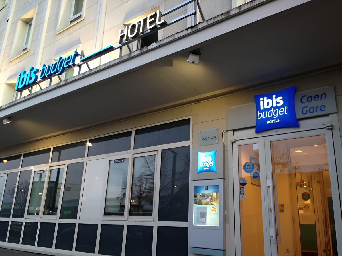 Hotel Ibis Budget Caen Gare - entrée